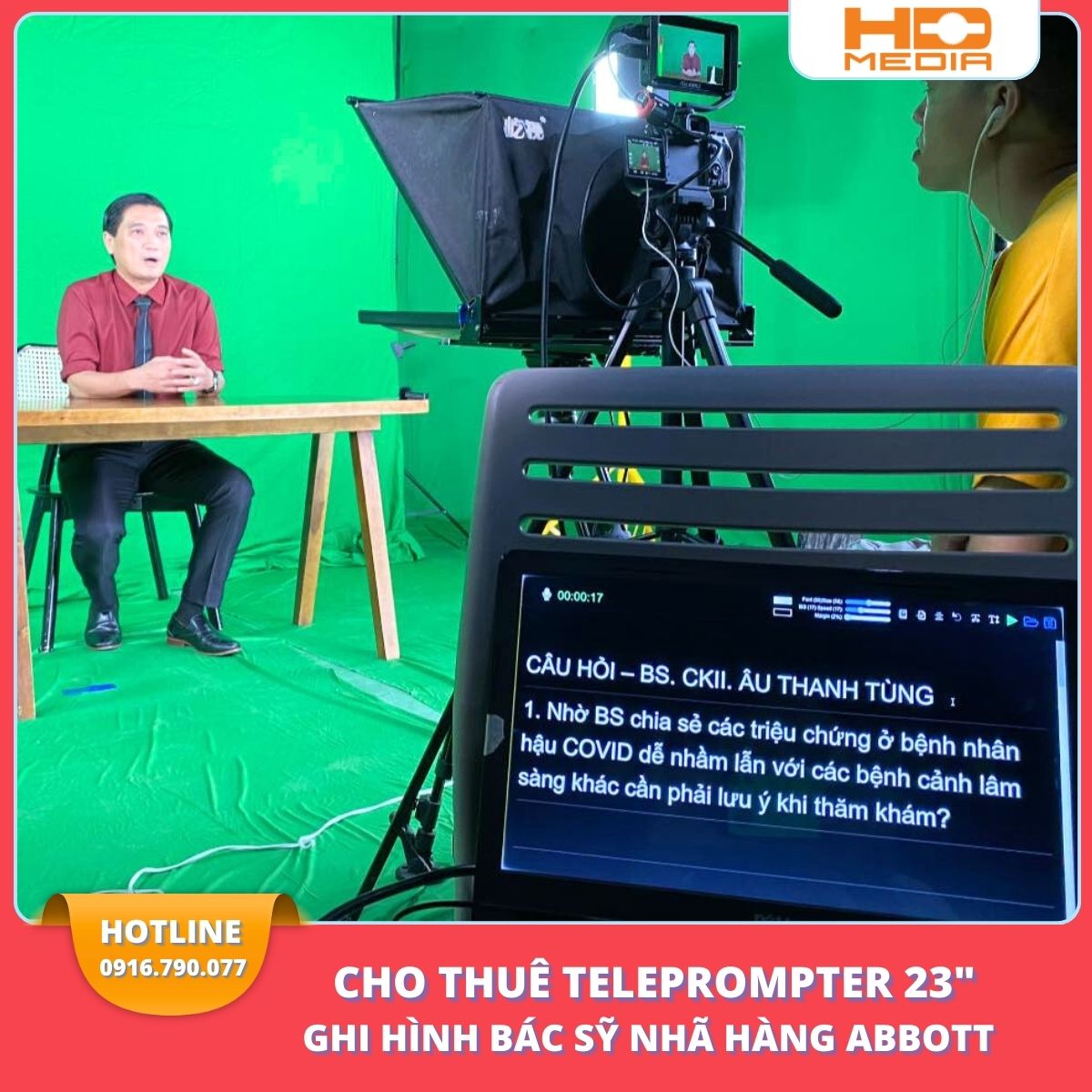 Khách hàng sử dụng máy nhắc chữ Teleprompter tại sự kiện